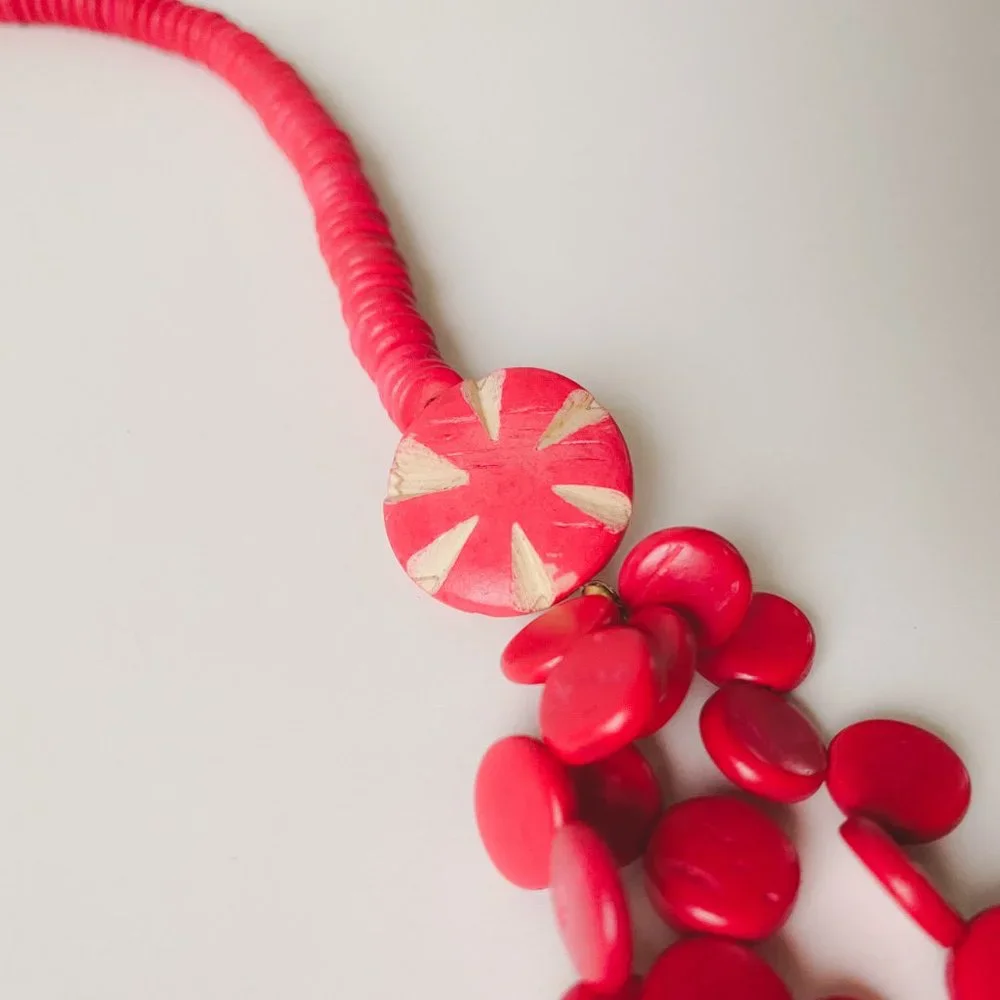 Vintage Wood Bright Red Candy Round Disc Beaded Statement Bold Bib Necklace - Picture 4 of 11
